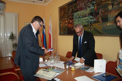 Посланик Сираков се срещна с кмета на Марибор Андрей Фищравец
